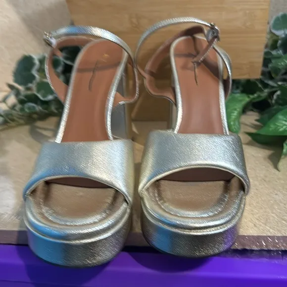 Anthropologie Gold Platform Sandals.  (341234_301)