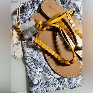 Anthropologie NWT Pilcro Tie-Up Thong Sandals ((WITHOUT  BOX))