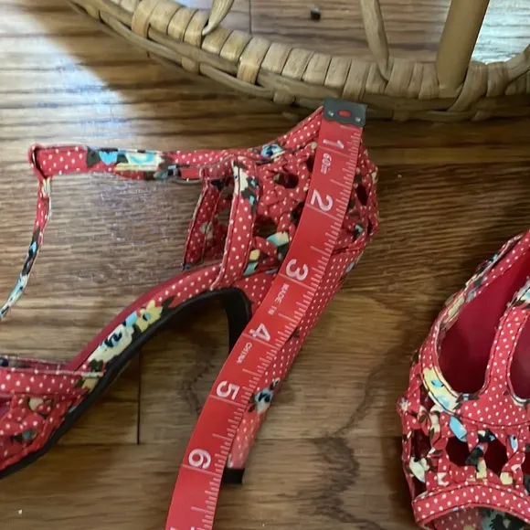 Anthropologie polka dot floral t strap Mary Jane sandals heels rockabilly 6.5