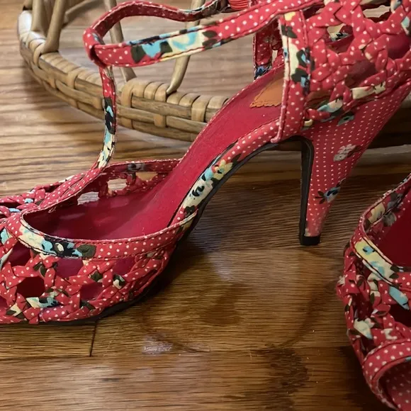 Anthropologie polka dot floral t strap Mary Jane sandals heels rockabilly 6.5