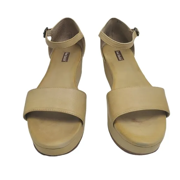 ANTHROPOLOGIE‎  Tan Daisy Platform Sandals Size 10