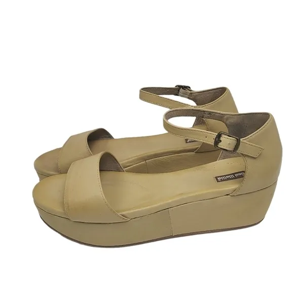 ANTHROPOLOGIE‎  Tan Daisy Platform Sandals Size 10