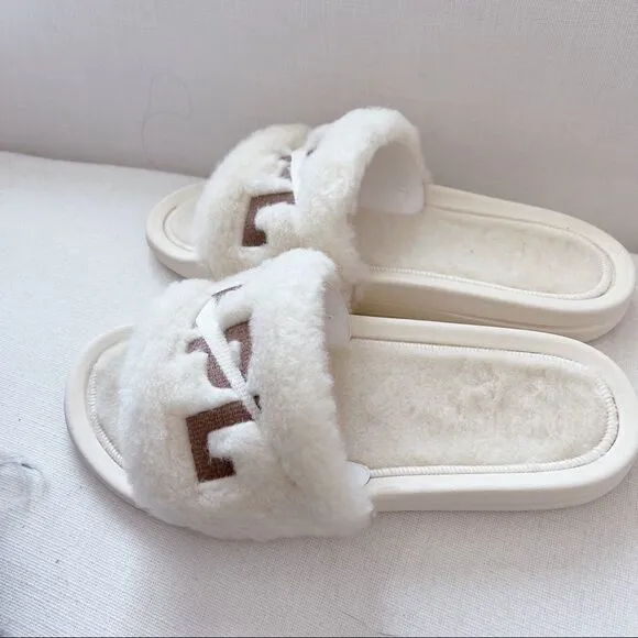 APL: Athletic Propulsion Labs Shearling Slides - Pristine/Almond Size 9