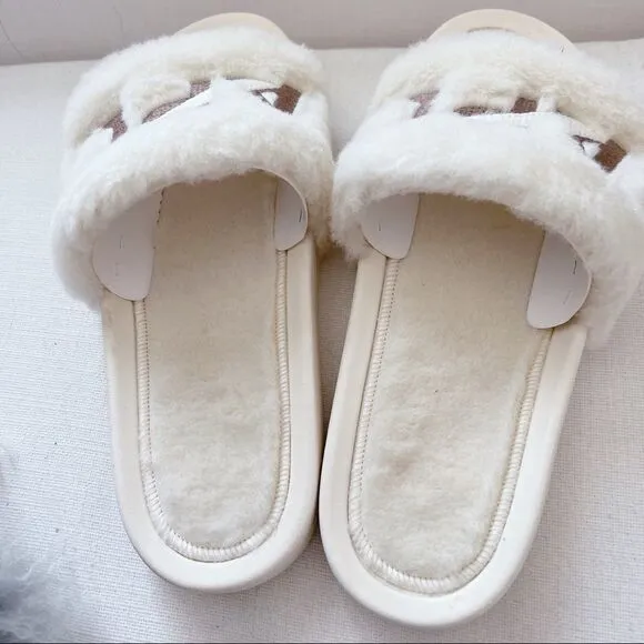 APL: Athletic Propulsion Labs Shearling Slides - Pristine/Almond Size 9