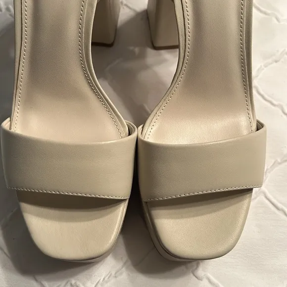 Aqua Bone/Cream Strappy Leather Sandals(Size 10M)