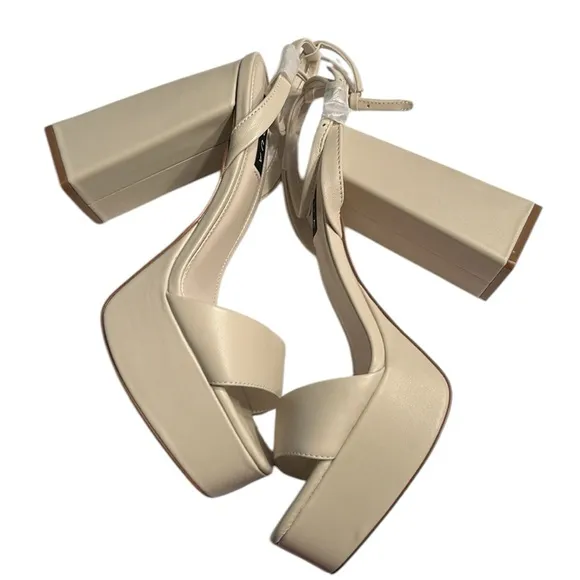 Aqua Bone/Cream Strappy Leather Sandals(Size 10M)
