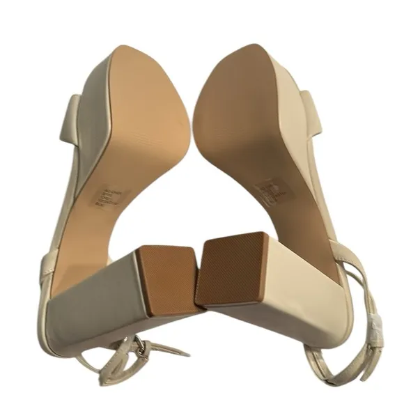 Aqua Bone/Cream Strappy Leather Sandals(Size 10M)