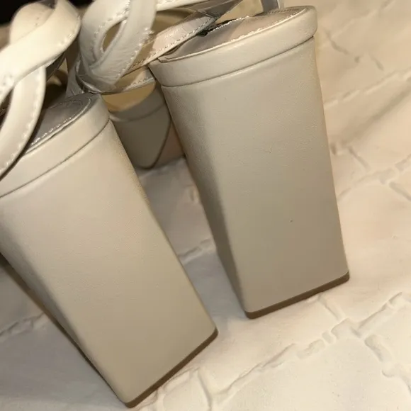 Aqua Bone/Cream Strappy Leather Sandals(Size 10M)