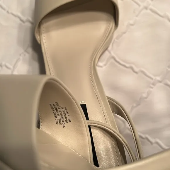 Aqua Bone/Cream Strappy Leather Sandals(Size 10M)
