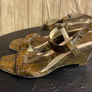 Aquatalia heels