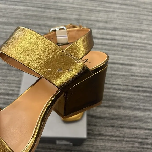 🔥🔥🔥Aquatalia Metallic Gold Leather Sandals Heels Size 7