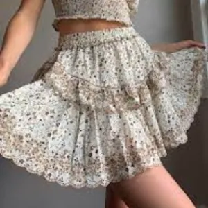 Aritzia Sunday Best Lady Vintage Floral Fleurs Retro skirt