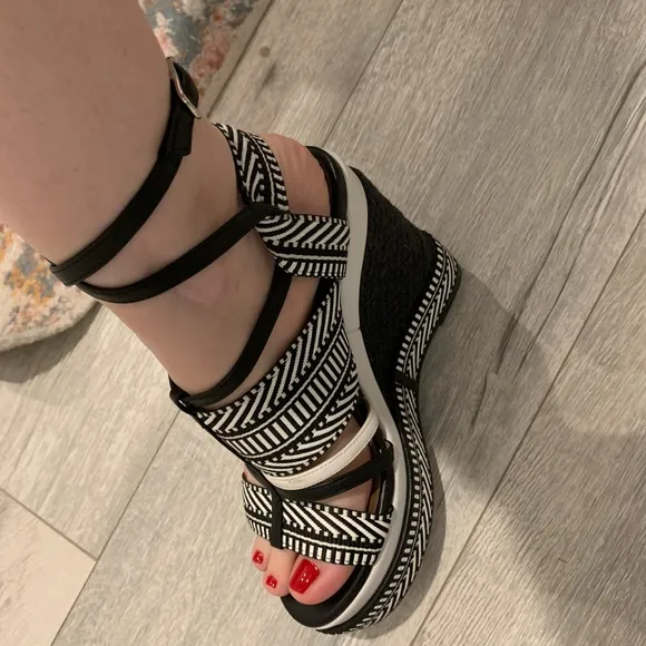 Authentic beautiful Hermes wedge sandals. Very unique and comfy! *pre-owned