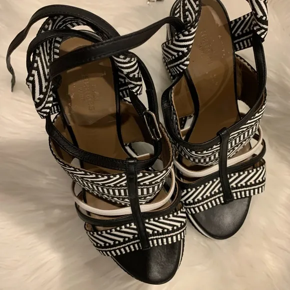Authentic beautiful Hermes wedge sandals. Very unique and comfy! *pre-owned