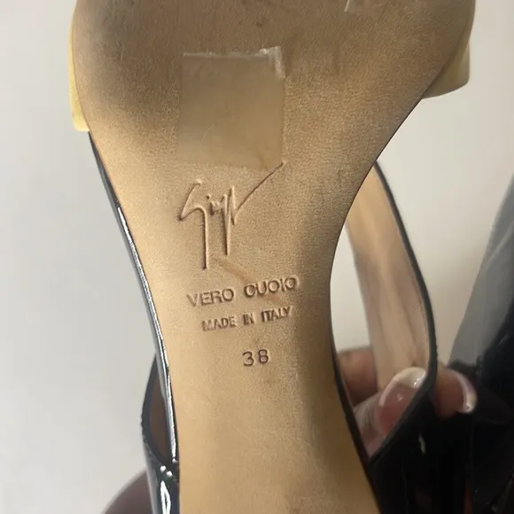 Authentic GIUSEPPE ZANOTTI Nude/Black leather  patent opentoe pumps sandals 38