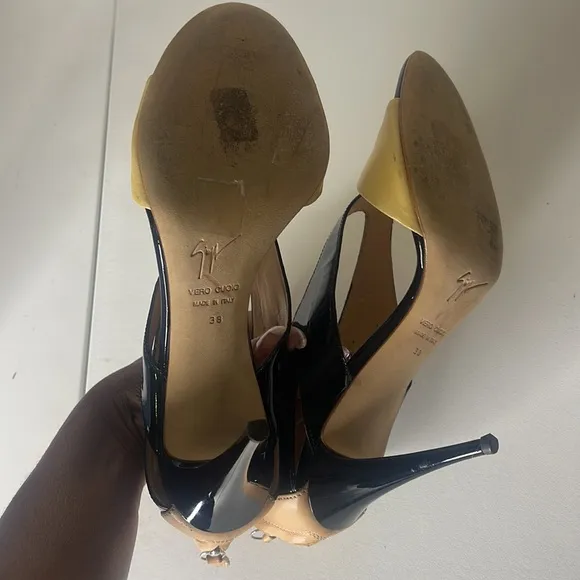 Authentic GIUSEPPE ZANOTTI Nude/Black leather  patent opentoe pumps sandals 38
