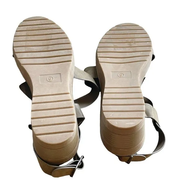 B-52 by Bullboxer Ivvy Sandals Adjustable Buckle Strap Olive Size 9