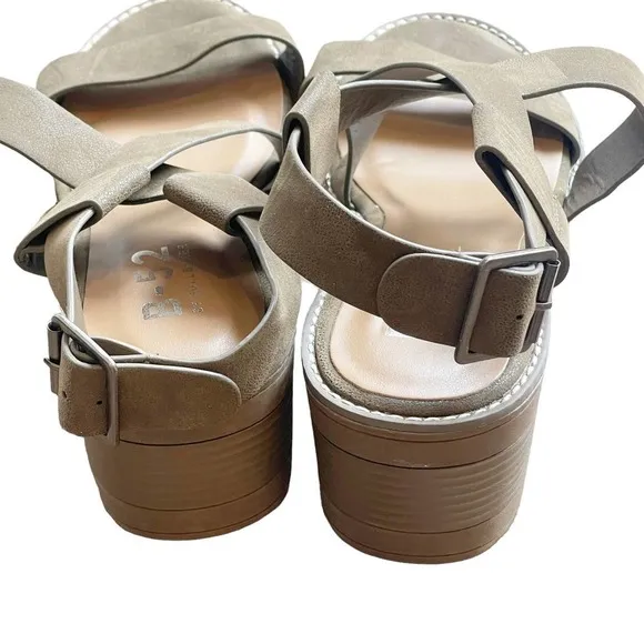 B-52 by Bullboxer Ivvy Sandals Adjustable Buckle Strap Olive Size 9