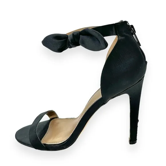 Badgley Mischka Black Satin Ankle Bow Heeled Sandals sz 6.5M