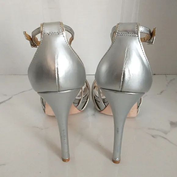 Badgley Mischka Fierce Ankle Strap Silver/Gold Heeled Sandals - 8.5