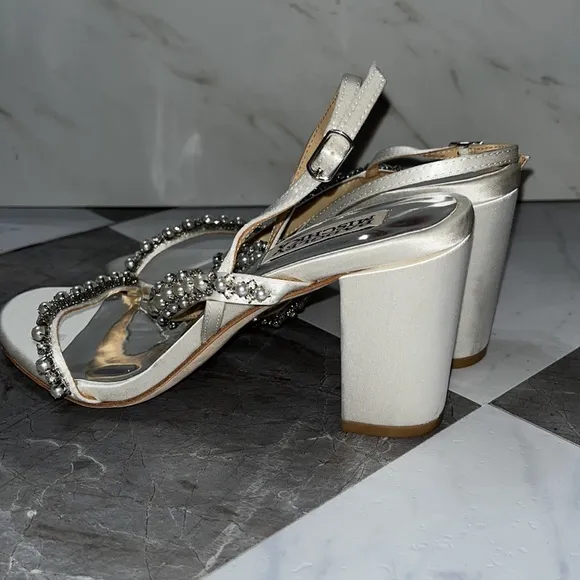 Badgley mischka Natasha pearl crystal heeled sandals sz 7. (N7)