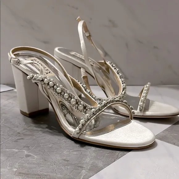 Badgley mischka Natasha pearl crystal heeled sandals sz 7. (N7)