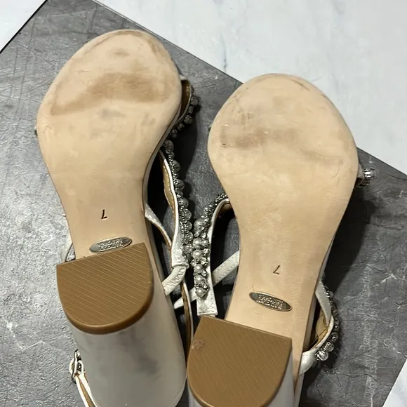 Badgley mischka Natasha pearl crystal heeled sandals sz 7. (N7)