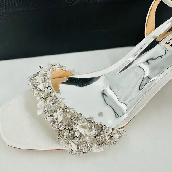 Badgley Mischka Telissa Embellished Evening Sandals Heels Soft White Size 6 NIB