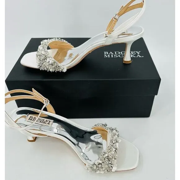 Badgley Mischka Telissa Embellished Evening Sandals Heels Soft White Size 6 NIB