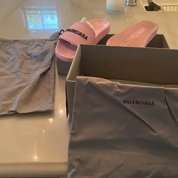Balenciaga Pool slides