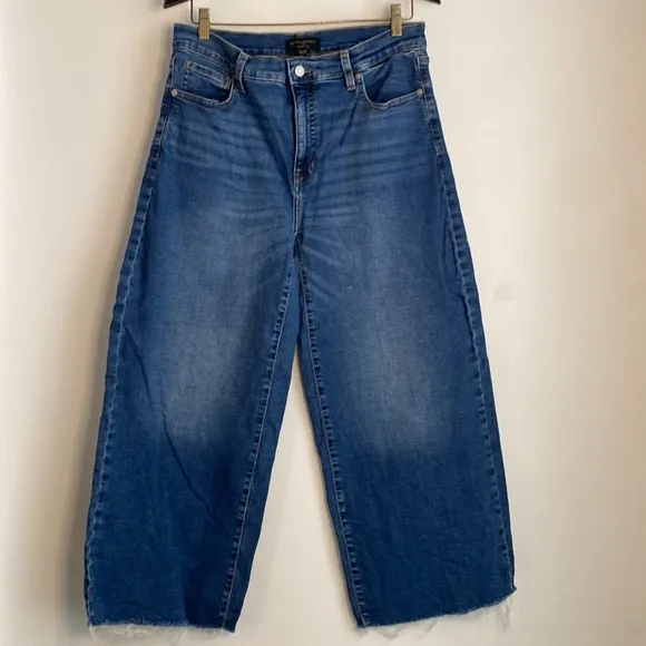 Banana Republic Women's High Rise Wide Leg Raw Hem Crop Jeans Size 30/10