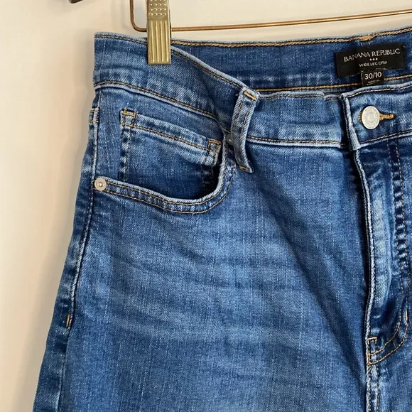 Banana Republic Women's High Rise Wide Leg Raw Hem Crop Jeans Size 30/10
