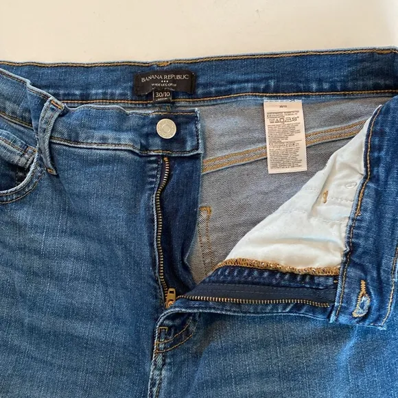 Banana Republic Women's High Rise Wide Leg Raw Hem Crop Jeans Size 30/10