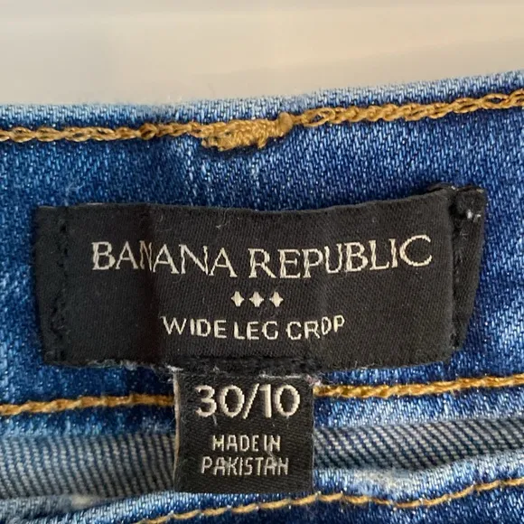 Banana Republic Women's High Rise Wide Leg Raw Hem Crop Jeans Size 30/10