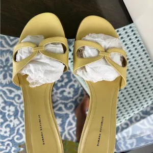 Banana Republic Women's Yellow  Leather Kitten Heel Sandals size 8