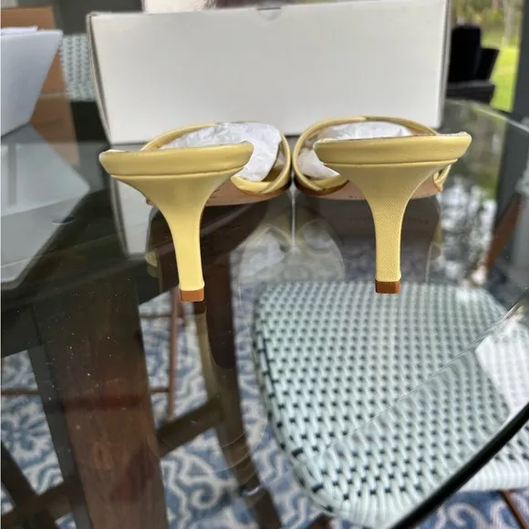 Banana Republic Women's Yellow  Leather Kitten Heel Sandals size 8
