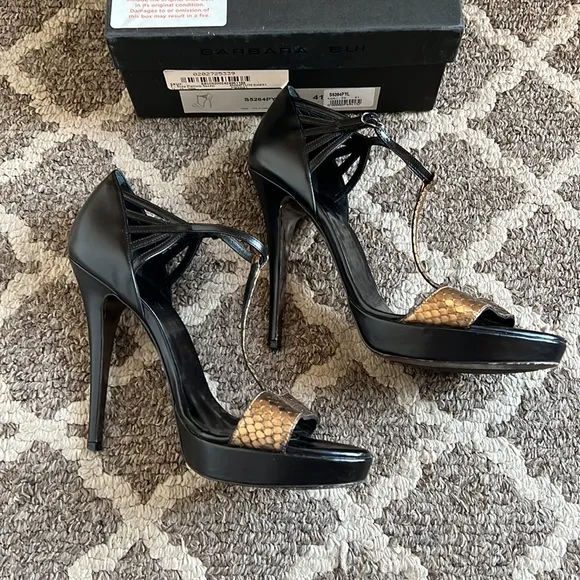 Barbara Bui T-strap Platform Sandal Gold &amp; Black