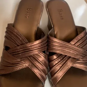 BASS COPPER LEATHER SANDALS WEDGES SLIP ON 5M OPEN TOE SHOES