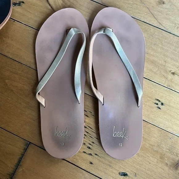 Beek Seabird Flip Flop size 12 gold think sandals