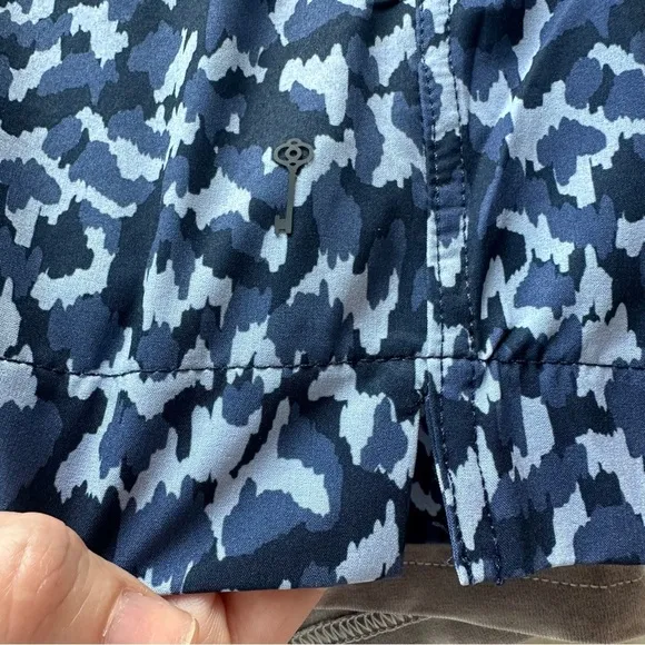 Belyn Key City Golf Skort in Marble Blue Size L