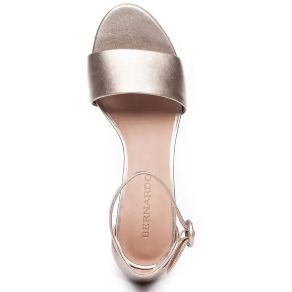 Bernardo Belinda Platinum Gold Leather Ankle Strap Block Heel Sandals Pumps 8.5