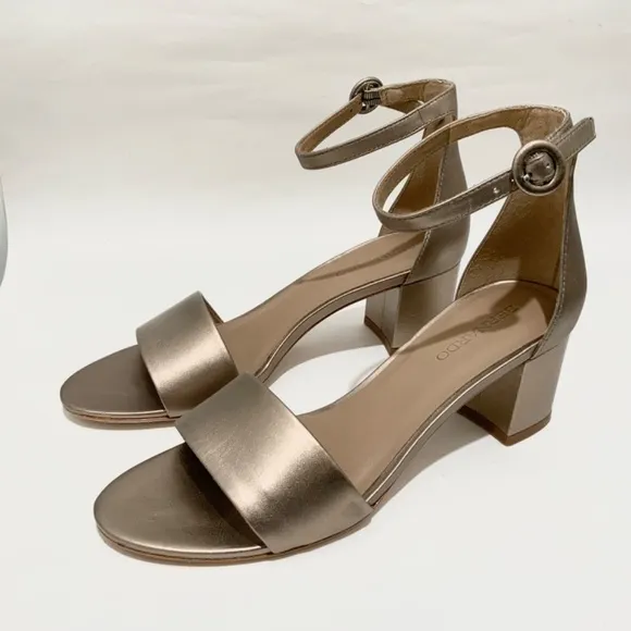 Bernardo Belinda Platinum Gold Leather Ankle Strap Block Heel Sandals Pumps 8.5
