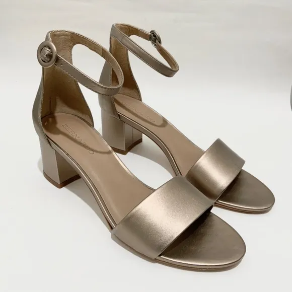 Bernardo Belinda Platinum Gold Leather Ankle Strap Block Heel Sandals Pumps 8.5