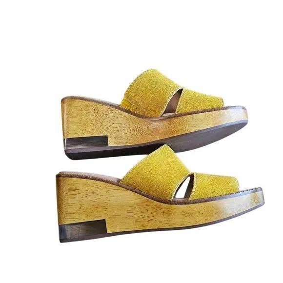 Bernardo womens Sz 8 mustard yellow suede leather Wedge sandals 3'