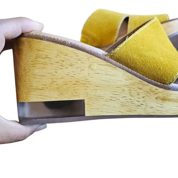 Bernardo womens Sz 8 mustard yellow suede leather Wedge sandals 3'