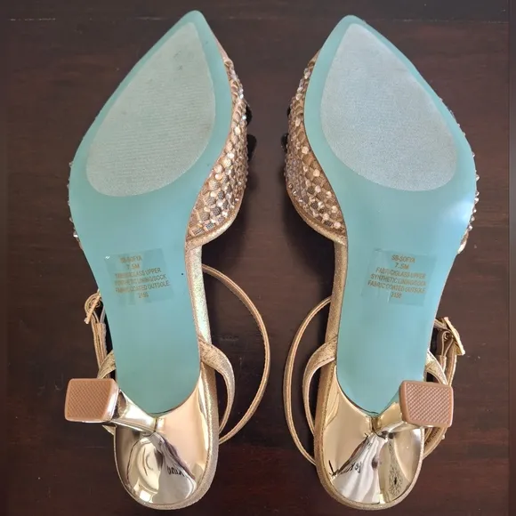 BETSY JOHNSON &quot;Sofya&quot; Gold Pointy Toe Rhinestone Floral Appliqués Sandal Size7.5
