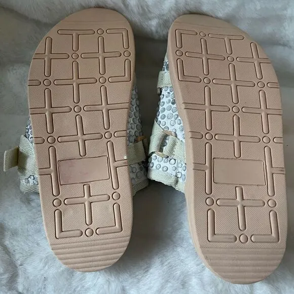 Beyond the edge of the world Beige slides sandals rhinestones accents SZS ,W10