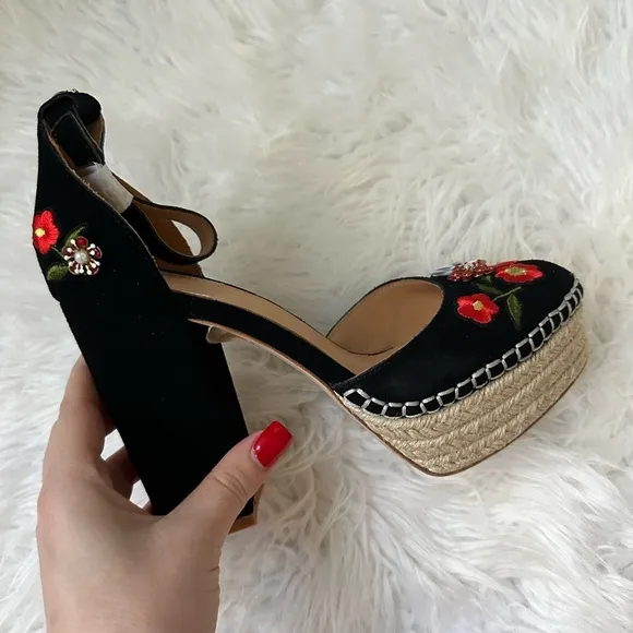 Bill blass black platform sandals