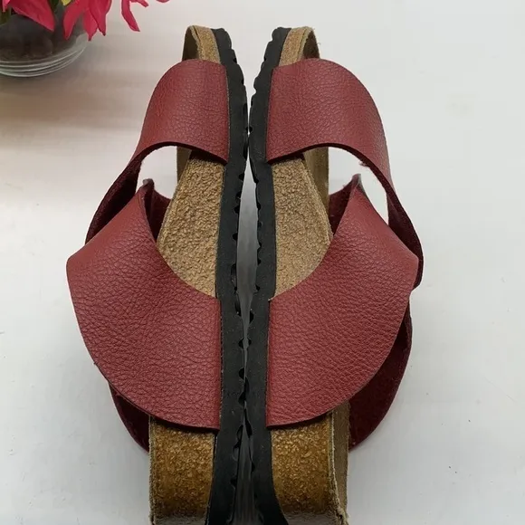 Birkenstock Birki’s Red Criss Cross Sandals Sz 6. BKS0267