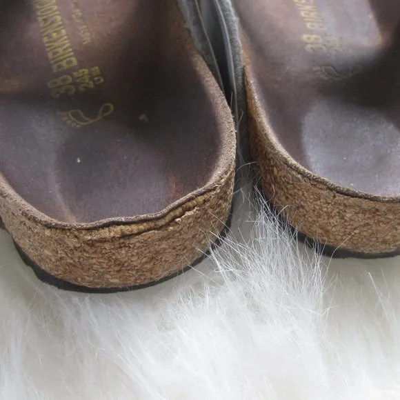 Birkenstock Gizeh Birko-Flor Metallic Leather T-Strap Sandals Silver 38